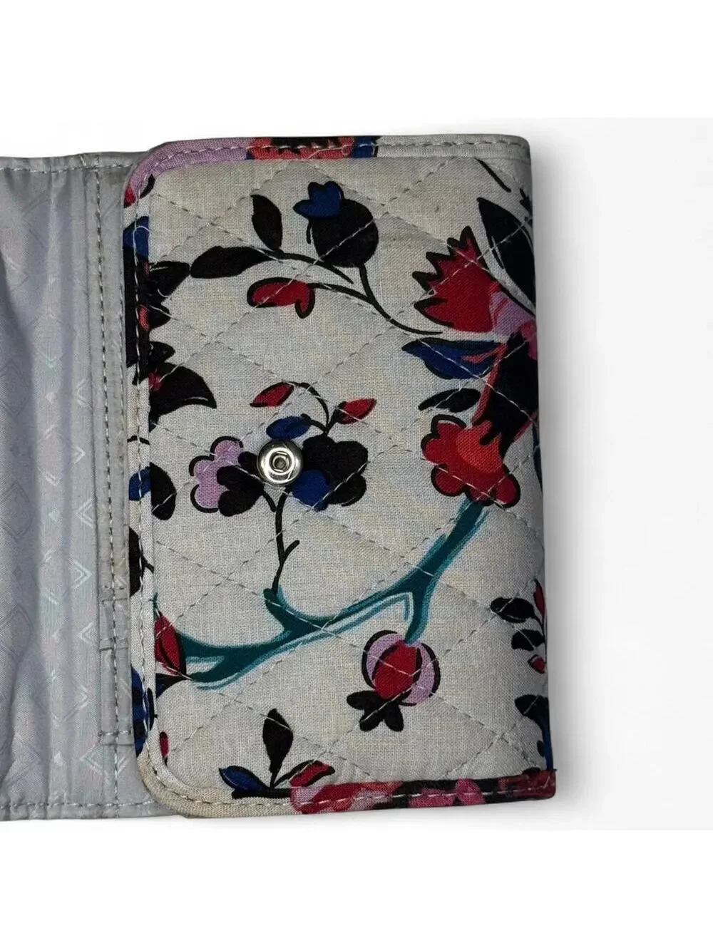 Vera Bradley Classic Americana Quilted Grandma Floral Pattern Wallet